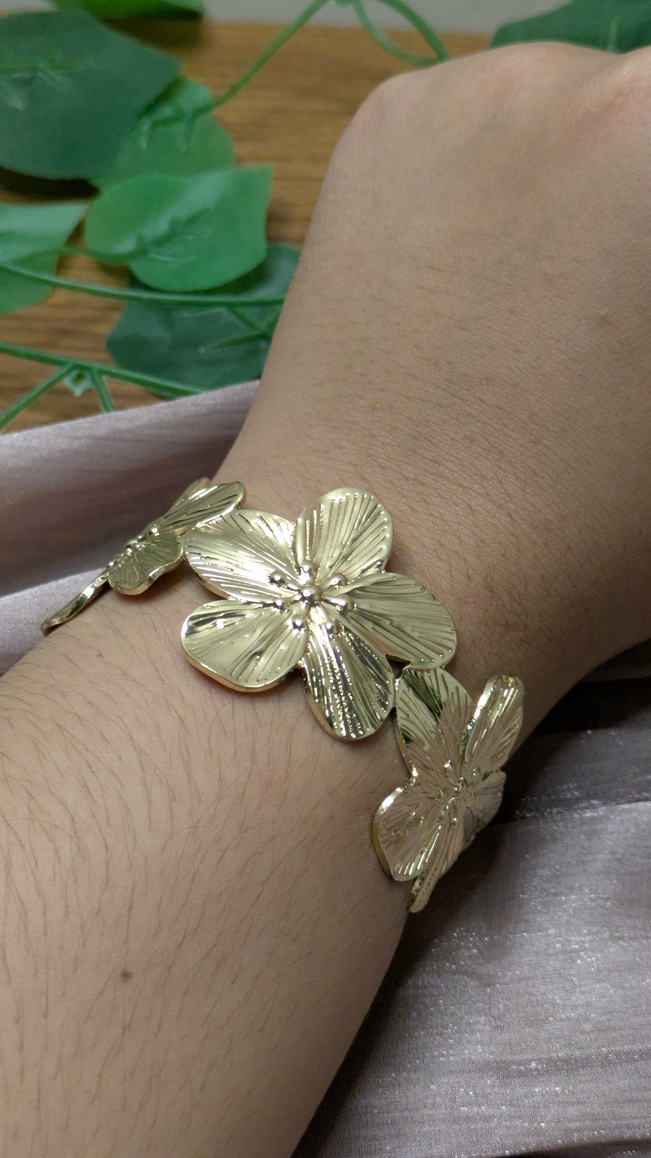 Gold Floral Link Bracelet – Vintage Flower Charm | One Size