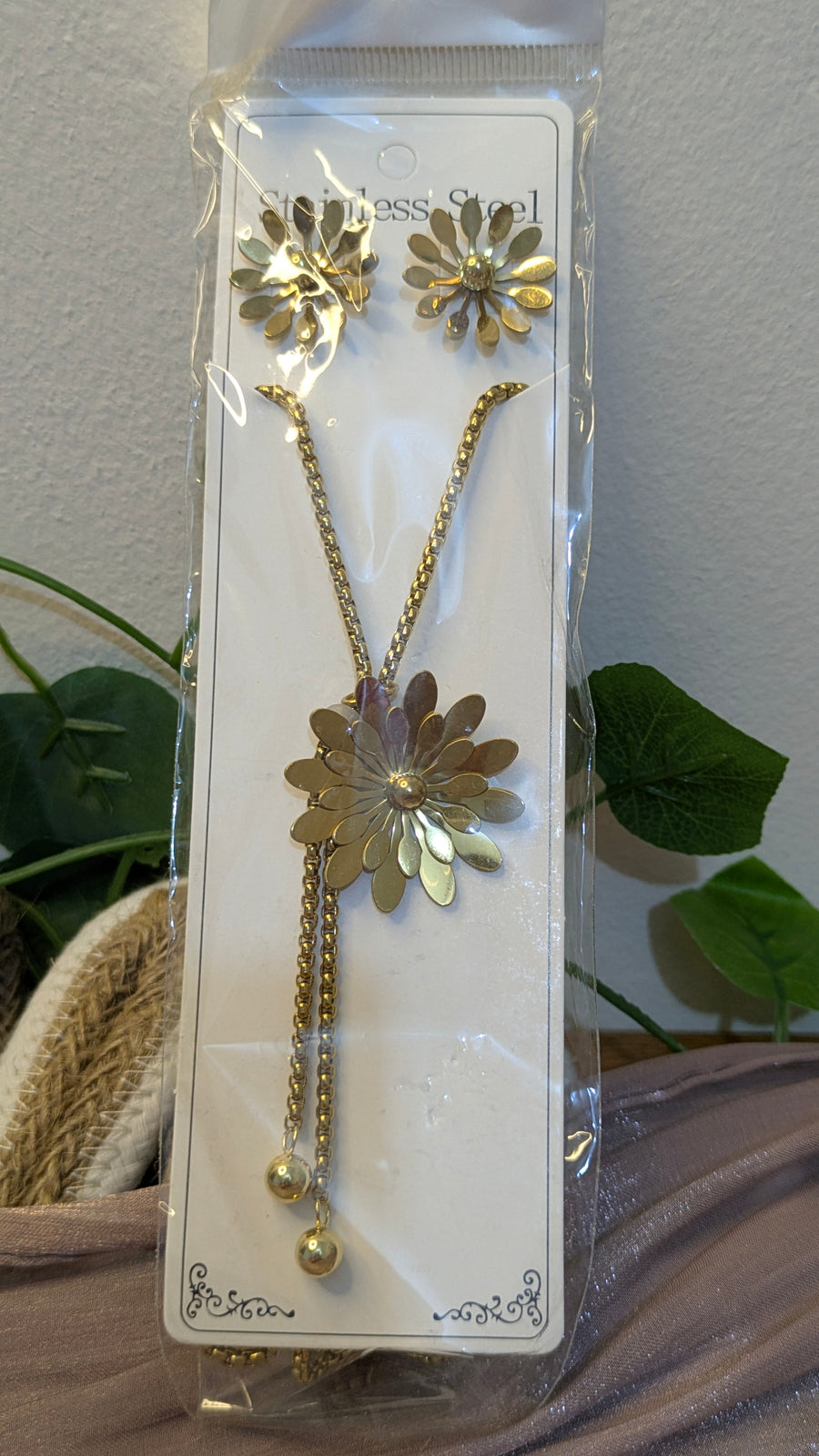 Gold Stainless Steel Daisy Sunflower Necklace & Earring Set – Vintage Boho Jewelry | One Size