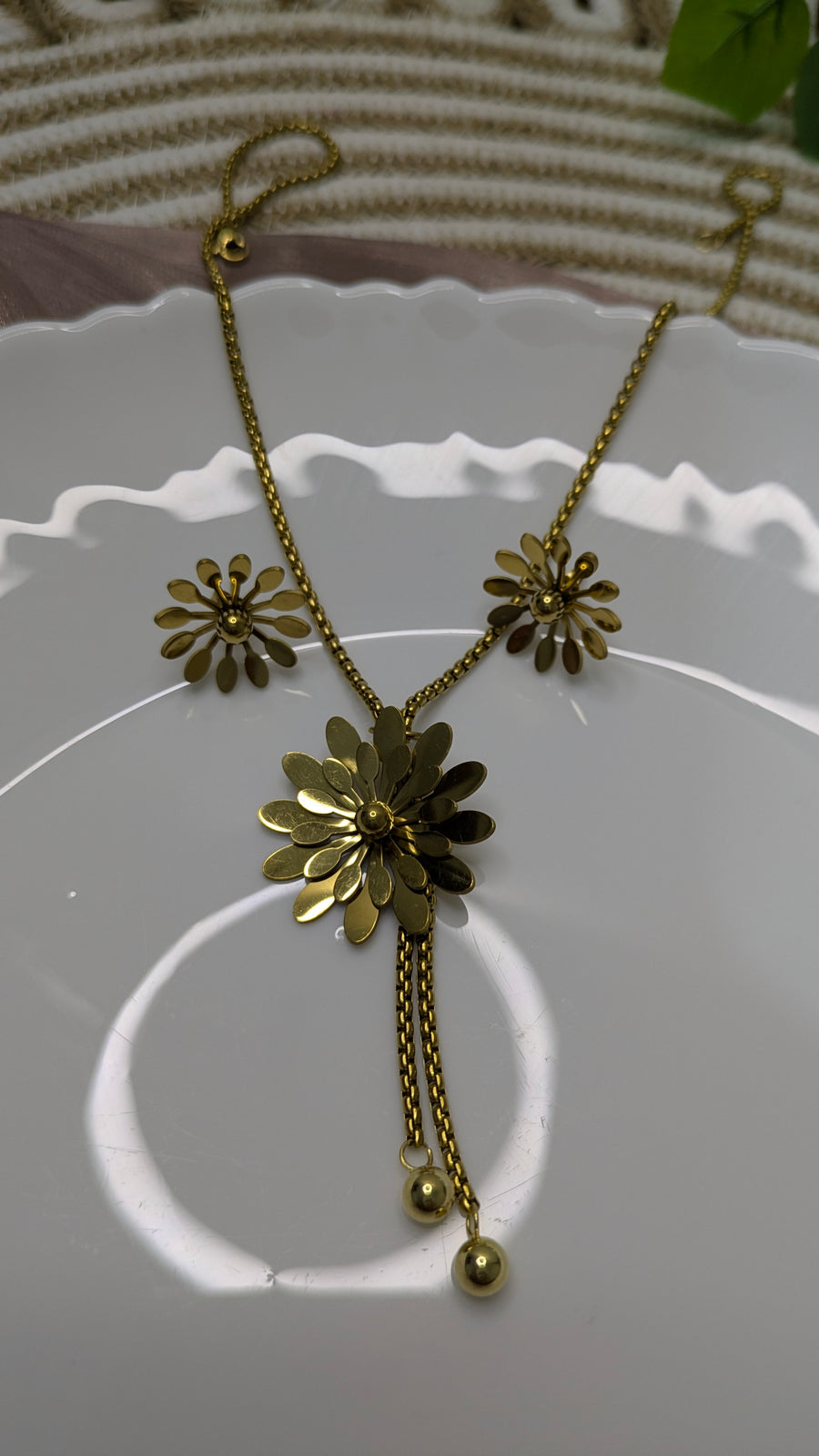 Gold Stainless Steel Daisy Sunflower Necklace & Earring Set – Vintage Boho Jewelry | One Size