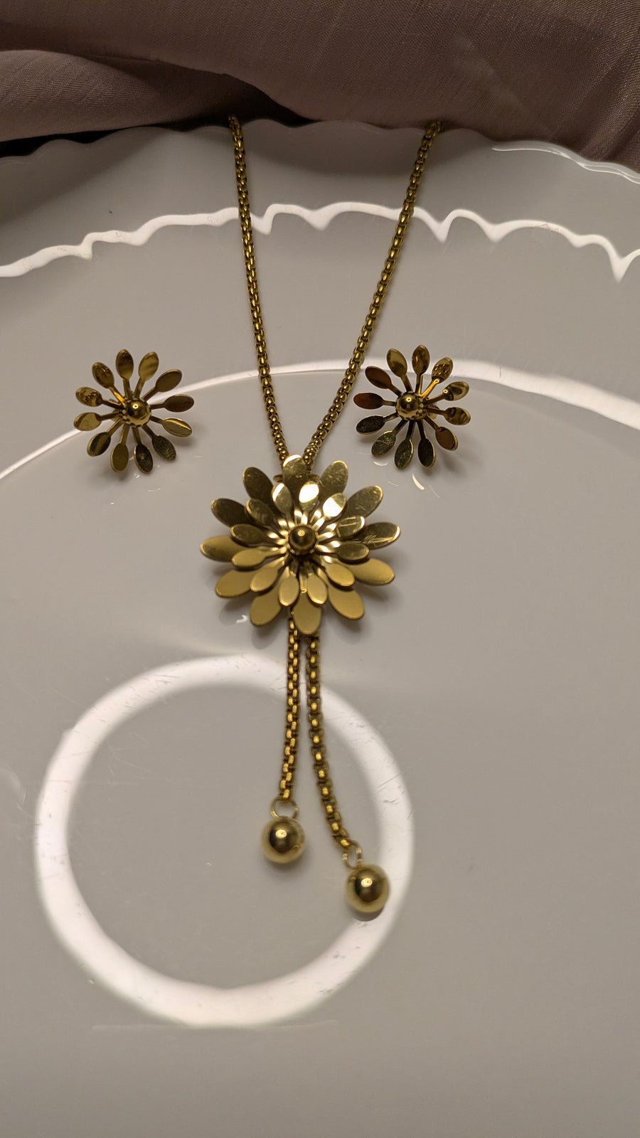 Gold Stainless Steel Daisy Sunflower Necklace & Earring Set – Vintage Boho Jewelry | One Size