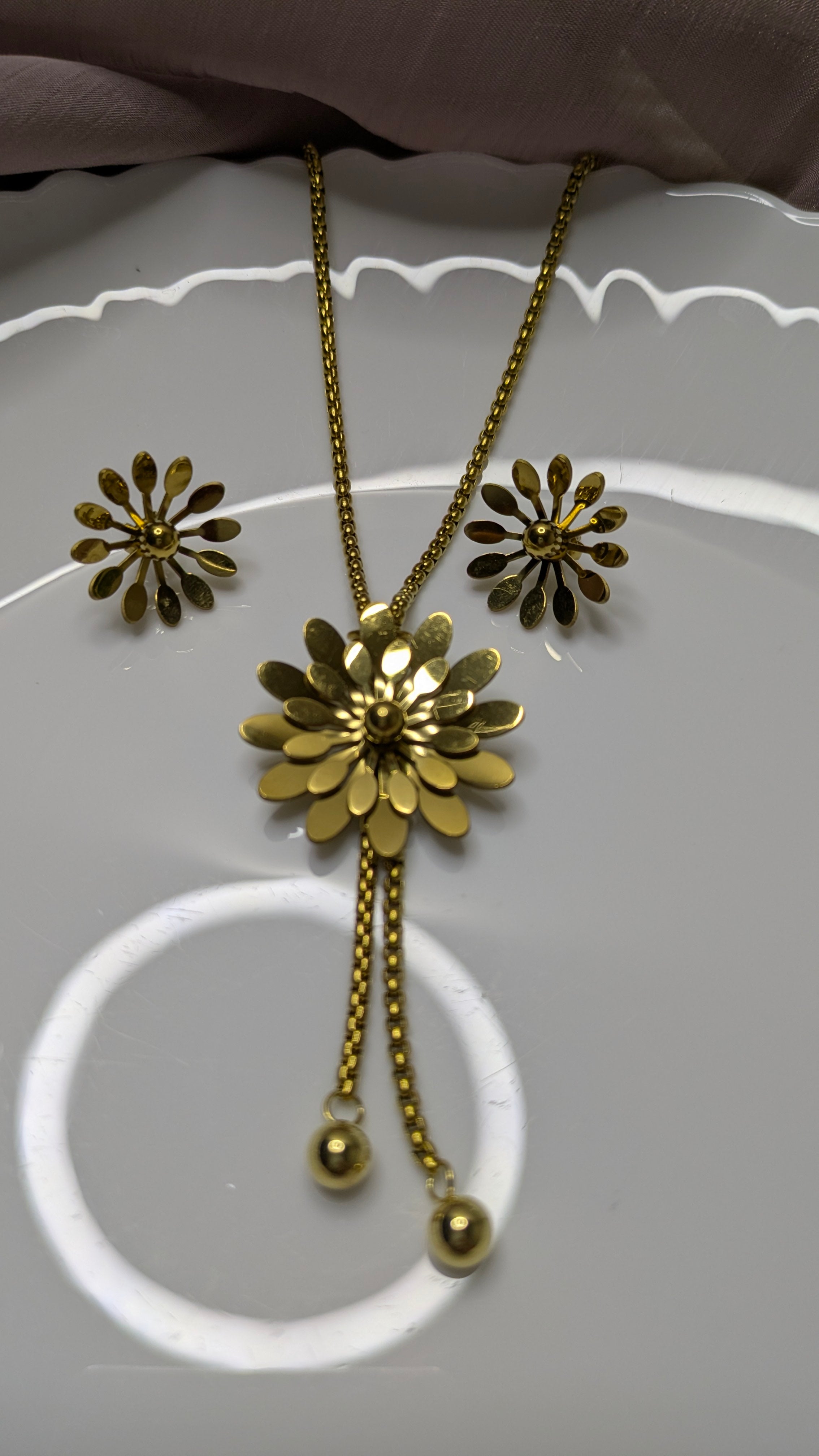 Gold Stainless Steel Daisy Sunflower Necklace & Earring Set – Vintage Boho Jewelry | One Size