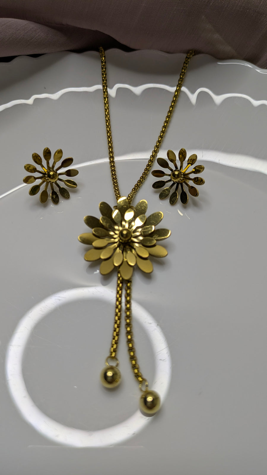 Gold Stainless Steel Daisy Sunflower Necklace & Earring Set – Vintage Boho Jewelry | One Size