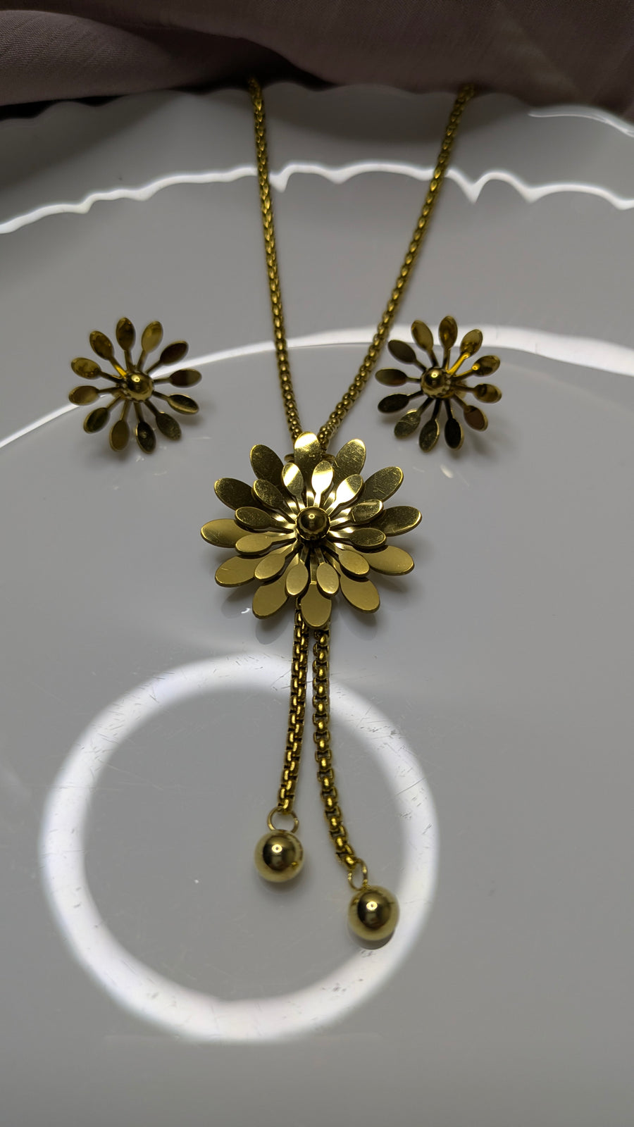 Gold Stainless Steel Daisy Sunflower Necklace & Earring Set – Vintage Boho Jewelry | One Size